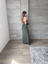 Cargar imagen en el visor de la galería, Azhares - Vestido largo olivo