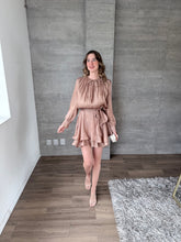 Cargar imagen en el visor de la galería, Liora - Vestido corto mocha