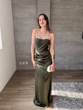 Cargar imagen en el visor de la galería, Praiano olivo - Vestido largo strapless olivo