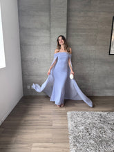 Cargar imagen en el visor de la galería, Venus - Vestido largo strapless con capa azul