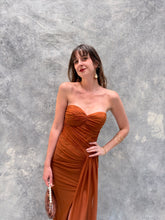 Cargar imagen en el visor de la galería, Barbadillo - Vestido largo de mesh con corset color terracota