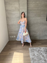 Cargar imagen en el visor de la galería, Ayla - Vestido midi con estampado floral azul