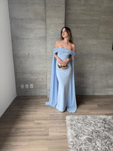 Cargar imagen en el visor de la galería, Arabelle - Vestido largo con capa azul