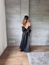 Cargar imagen en el visor de la galería, Rossana - Vestido negro con moño en espalda