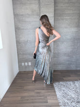 Cargar imagen en el visor de la galería, Eclipse - Vestido midi plisado negro plateado