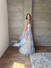 Cargar imagen en el visor de la galería, Ariana - Vestido tul azul estampado floral