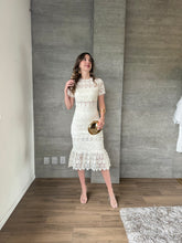 Cargar imagen en el visor de la galería, Cassia - Vestido midi crochet blanco roto