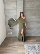 Cargar imagen en el visor de la galería, Máncora - Vestido largo con abertura en pierna olivo
