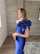 Cargar imagen en el visor de la galería, Cornelia - Vestido largo estructurado azul rey