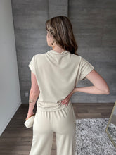 Cargar imagen en el visor de la galería, Nerina - Set de dos piezas beige