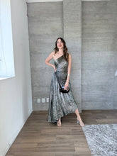 Cargar imagen en el visor de la galería, Eclipse - Vestido midi plisado negro plateado