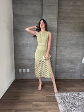 Cargar imagen en el visor de la galería, Praline - Vestido midi crochet verde salvia