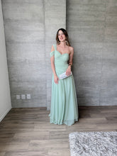 Cargar imagen en el visor de la galería, Naxos - Vestido largo color verde menta