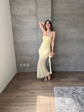 Cargar imagen en el visor de la galería, Tessa - Vestido midi de mesh amarillo