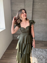 Cargar imagen en el visor de la galería, Viña - Vestido largo con olanes olivo