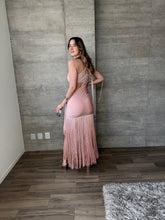 Cargar imagen en el visor de la galería, Elyse - Vestido midi flecos rosa