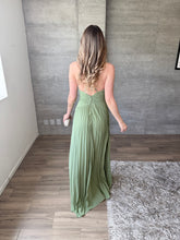 Cargar imagen en el visor de la galería, Alboran - Vestido largo plisado olivo