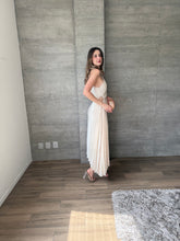 Cargar imagen en el visor de la galería, Nicola - Vestido midi plisado aperlado