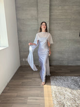Cargar imagen en el visor de la galería, Sodi - Vestido largo strapless satinado celeste