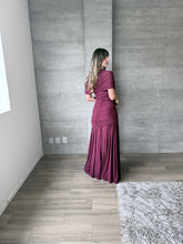 Cargar imagen en el visor de la galería, Sotillo - Vestido largo de mesh ciruela