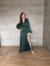 Cargar imagen en el visor de la galería, Clare - Vestido largo con manga verde oscuro