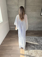 Cargar imagen en el visor de la galería, Sodi - Vestido largo strapless satinado celeste