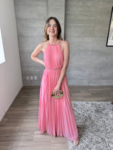 Cargar imagen en el visor de la galería, Guava - Vestido largo plisado rosa
