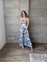 Cargar imagen en el visor de la galería, Azzuro - Jumpsuit satinado strapless azul con blanco