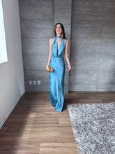 Cargar imagen en el visor de la galería, Piera - Vestido largo satinado azul pizarra