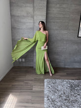 Cargar imagen en el visor de la galería, Máncora - Vestido largo con abertura en pierna verde