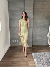 Cargar imagen en el visor de la galería, Praline - Vestido midi crochet verde salvia
