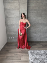 Cargar imagen en el visor de la galería, Milana - Vestido largo strapless rojo