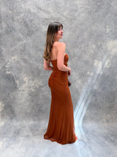 Cargar imagen en el visor de la galería, Barbadillo - Vestido largo de mesh con corset color terracota