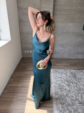 Cargar imagen en el visor de la galería, Aranza - Vestido largo verde azulado
