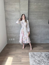 Cargar imagen en el visor de la galería, Brielle - Vestido midi beige con estampado floral