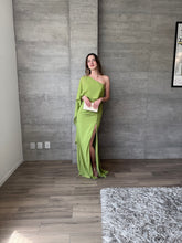 Cargar imagen en el visor de la galería, Máncora - Vestido largo con abertura en pierna verde
