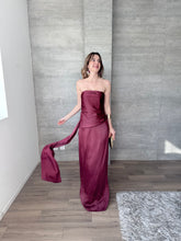 Cargar imagen en el visor de la galería, Nerissa - Vestido largo strapless vino