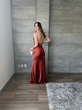 Cargar imagen en el visor de la galería, Maja - Vestido largo color cobre