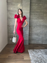 Cargar imagen en el visor de la galería, Marissa - Vestido largo con olanes en hombros rojo