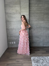 Cargar imagen en el visor de la galería, Coraline - Vestido largo strapless de tul rosa
