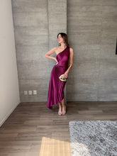 Cargar imagen en el visor de la galería, Nicola - Vestido midi plisado magenta