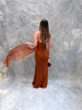 Cargar imagen en el visor de la galería, Barbadillo - Vestido largo de mesh con corset color terracota