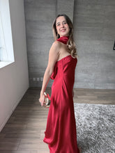 Cargar imagen en el visor de la galería, Zita - Vestido largo satinado rojo