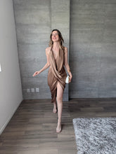 Cargar imagen en el visor de la galería, Mirage - Vestido midi mocha