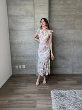 Cargar imagen en el visor de la galería, Rosé - Vestido midi crochet tonos claros