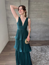 Cargar imagen en el visor de la galería, Juliette - Vestido largo plisado color esmeralda