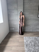 Cargar imagen en el visor de la galería, Nougat - Vestido largo satinado chocolate