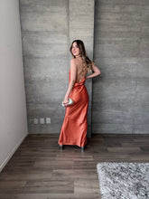 Cargar imagen en el visor de la galería, Lille - Vestido largo satín naranja