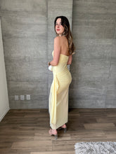 Cargar imagen en el visor de la galería, Tessa - Vestido midi de mesh amarillo