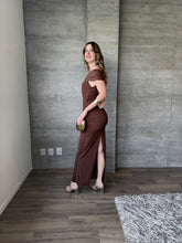 Cargar imagen en el visor de la galería, Amandina - Vestido largo color chocolate